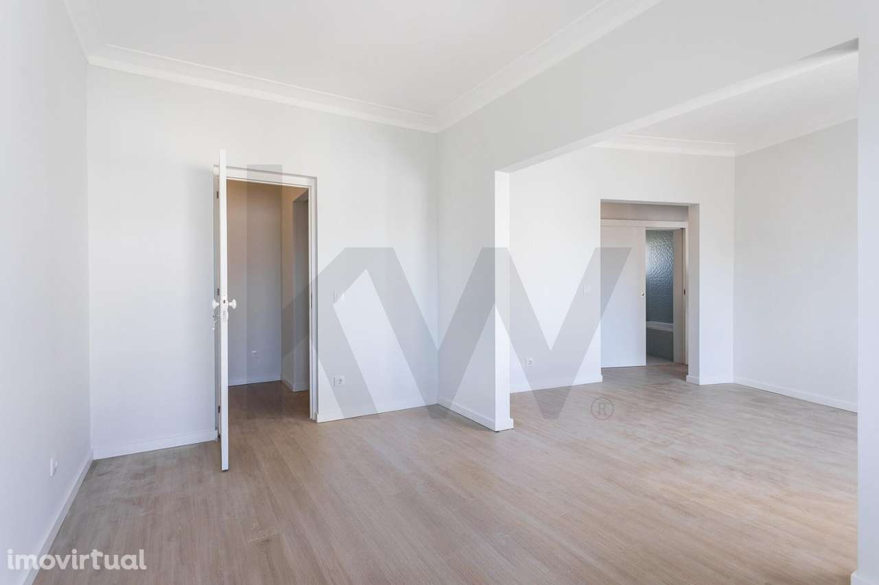 T2+1 Totalmente Remodelado com Varanda na Ajuda - Grande imagem: 4/23