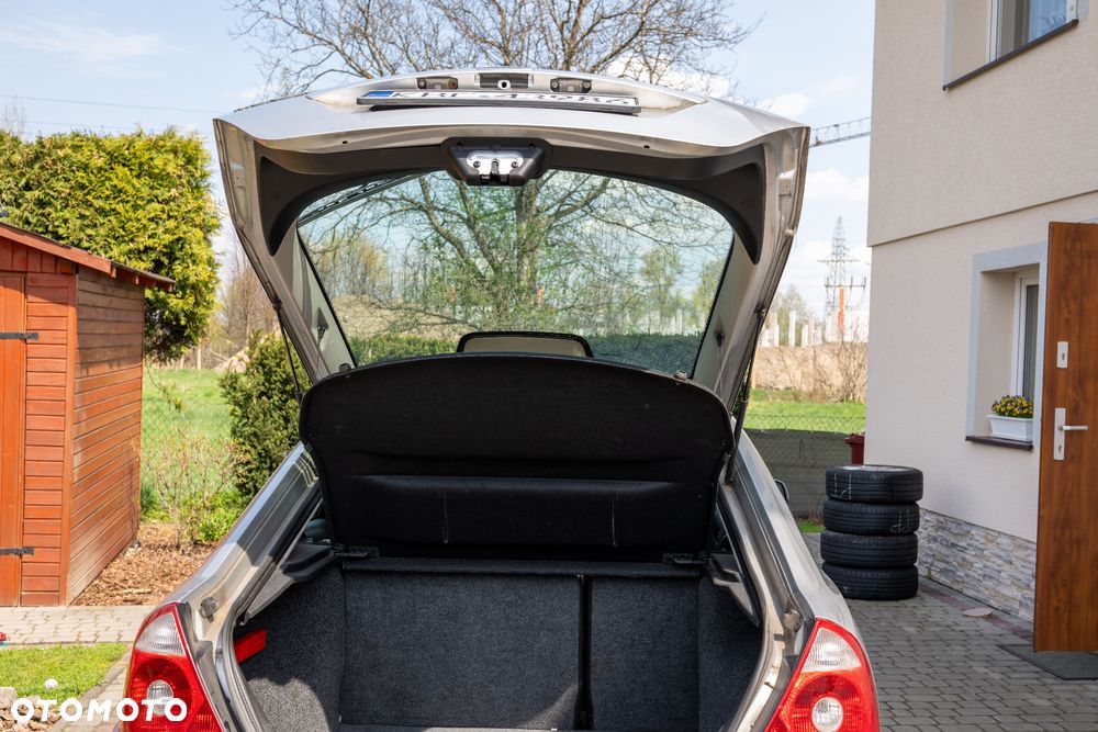 Ford Mondeo 1.8 Ambiente - 11