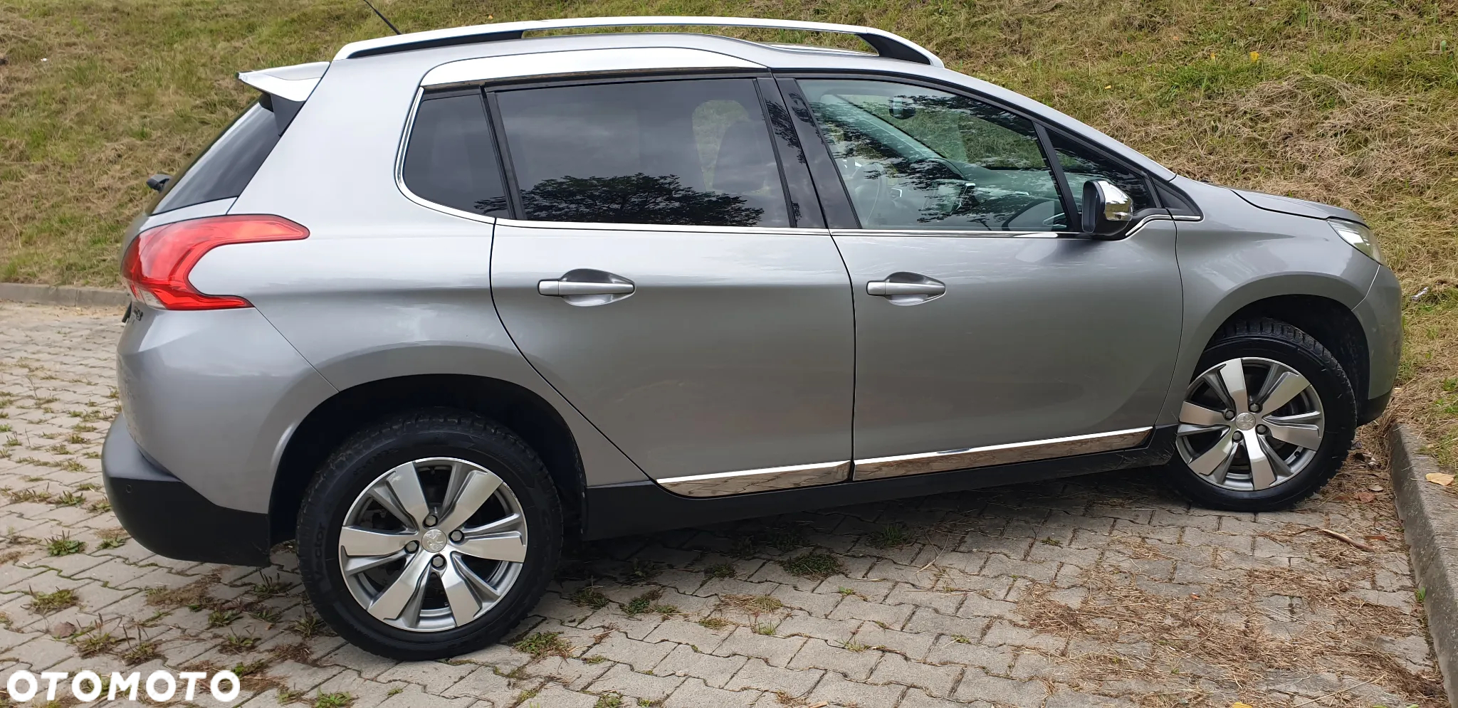 Peugeot 2008 1.6 e-HDi Allure S&S - 21