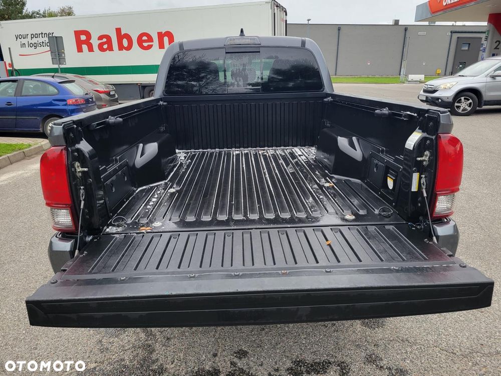 Toyota Tacoma - 6