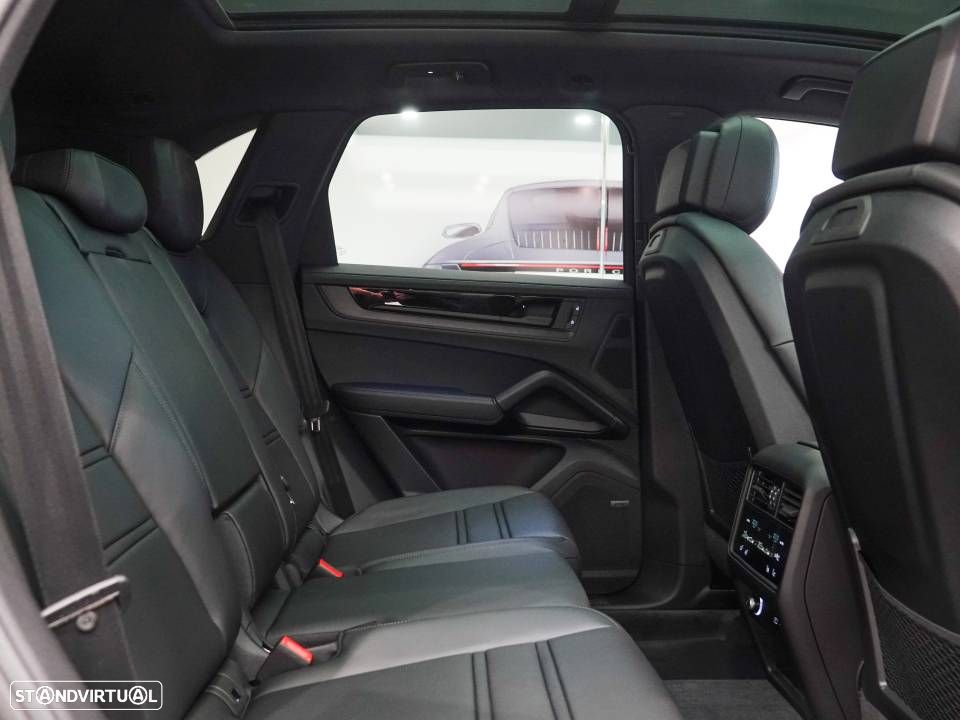Porsche Cayenne E-Hybrid Black Edition - 32
