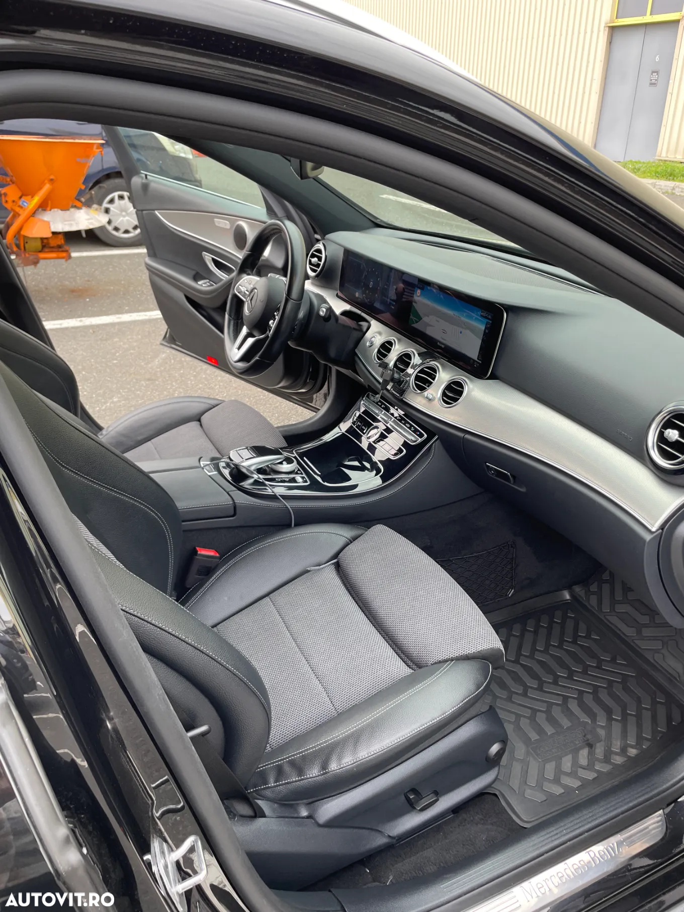 Mercedes-Benz E 200 4Matic T 9G-TRONIC Avantgarde - 15