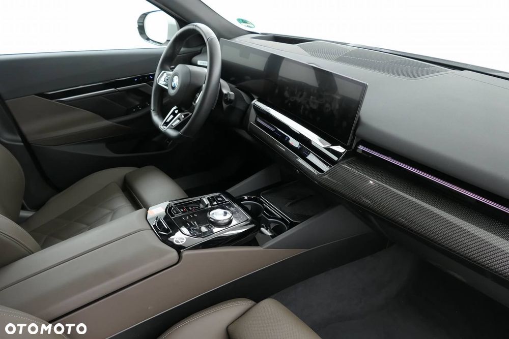 BMW Seria 5 520d xDrive Touring - 9