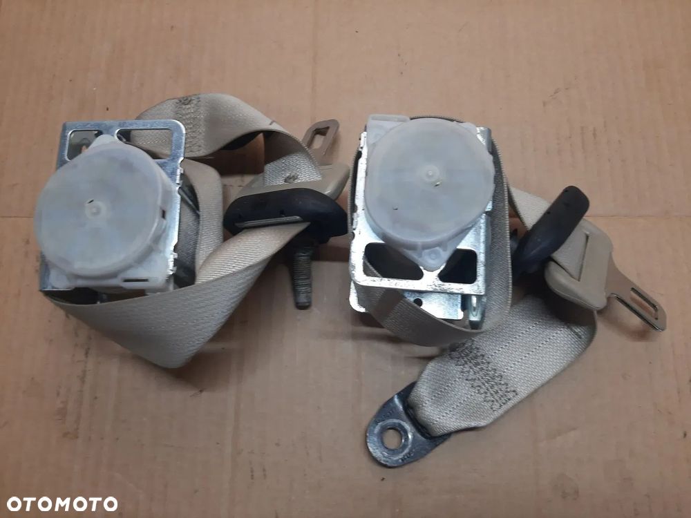 Thema II pas bezpieczeństwa przednie przód tylne tył Europa Chrysler 300C II Lancia - 1