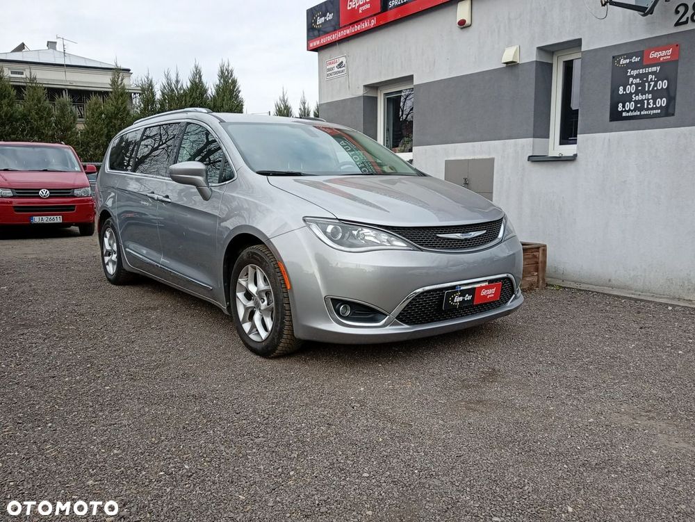 Chrysler Pacifica - 3