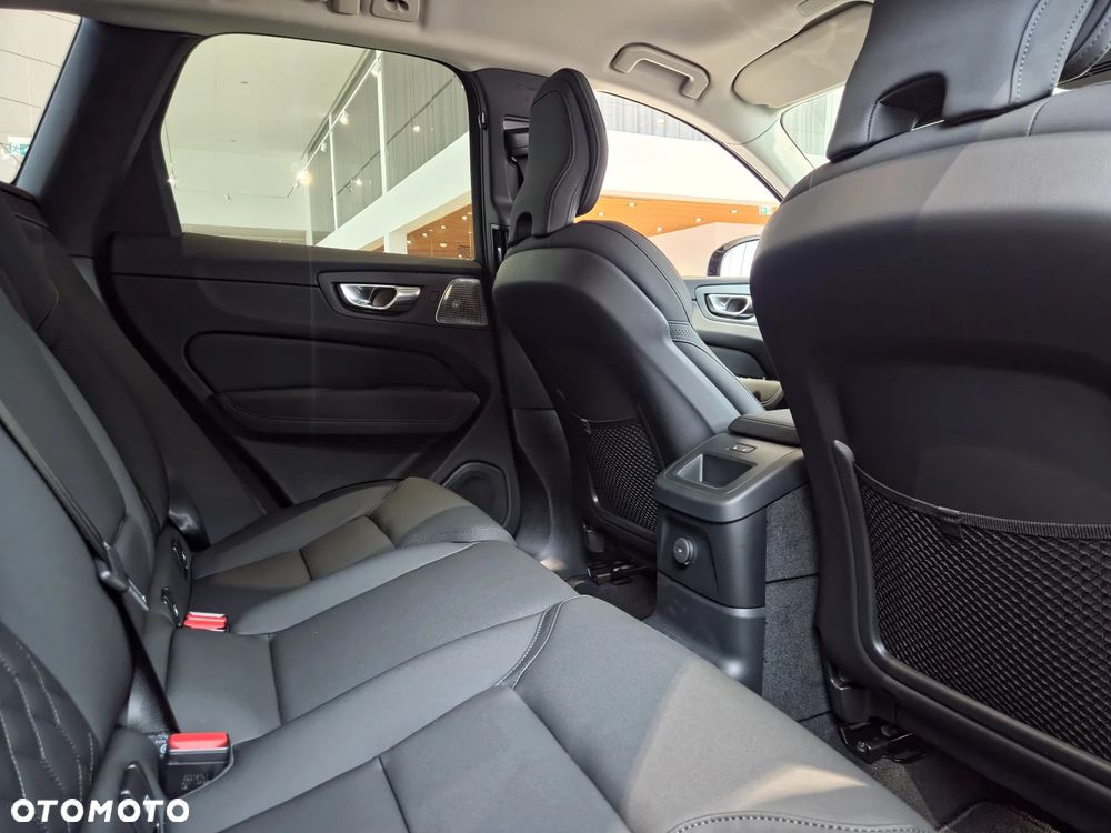 Volvo XC 60 T8 Plug-In Hybrid AWD Plus Dark - 16