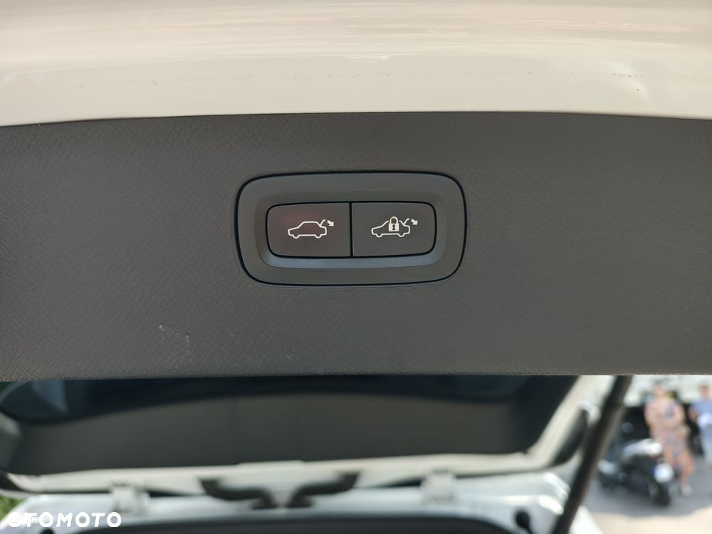 Volvo XC 90 T8 AWD Twin Engine Geartronic RDesign - 13