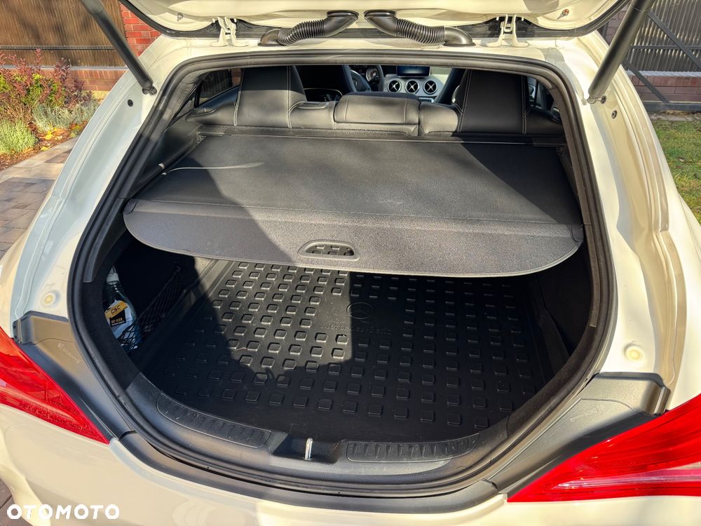 Mercedes-Benz CLA 250 7G-DCT - 31