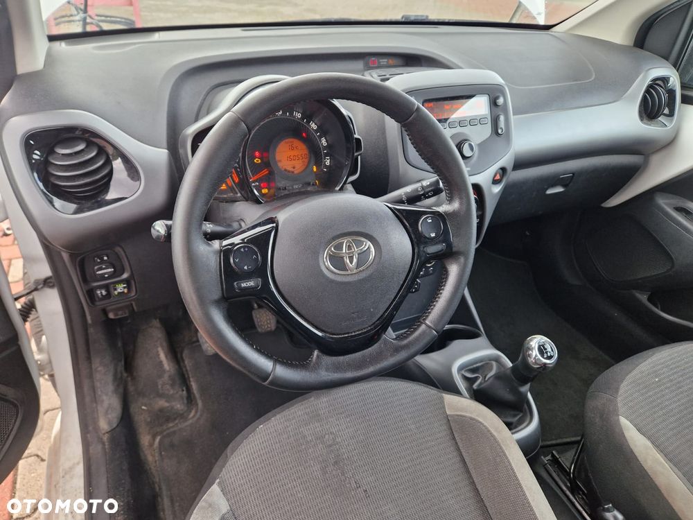 Toyota Aygo x-play - 15
