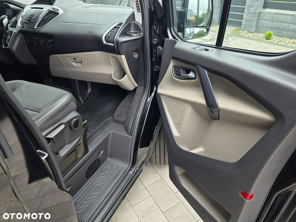 Ford Tourneo Custom - 19