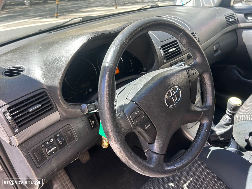 Toyota Avensis SW 2.0 D-4D - 19