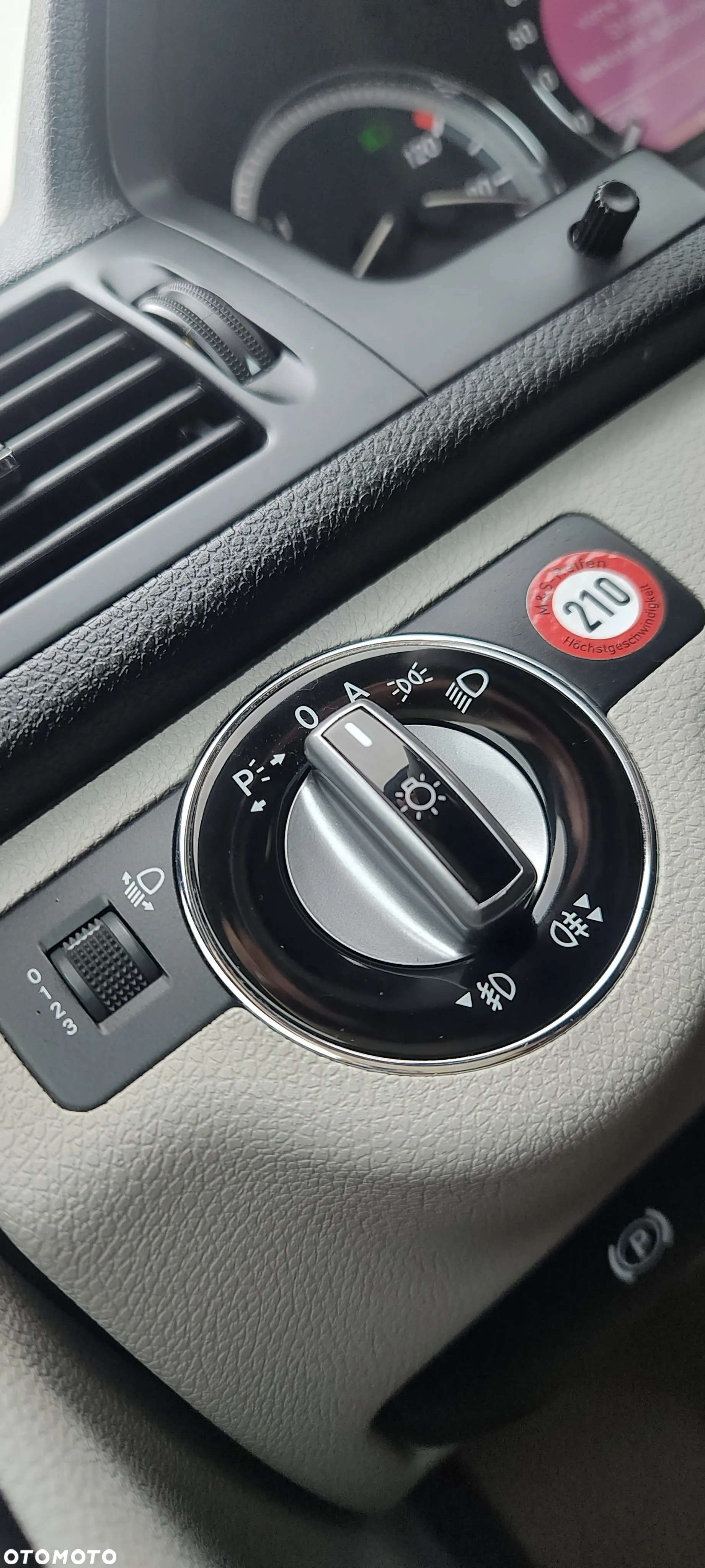 Mercedes-Benz Klasa C 180 T Kompressor BlueEFFICIENCY Elegance - 27