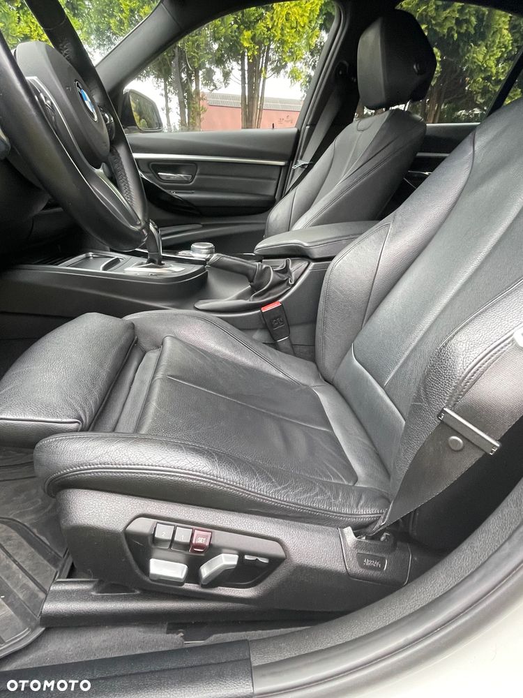 BMW Seria 3 330i xDrive - 15