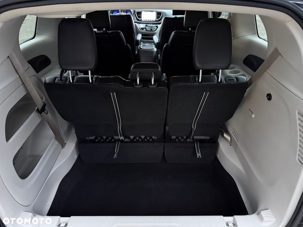 Chrysler Pacifica - 25