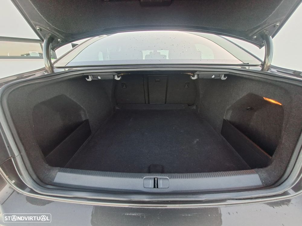 VW Passat 2.0 TDI BlueMotion Exclusive - 26