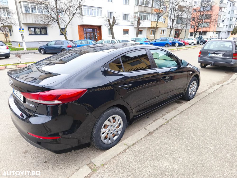 Hyundai Elantra ver-1-6-mpi-comfort - 2