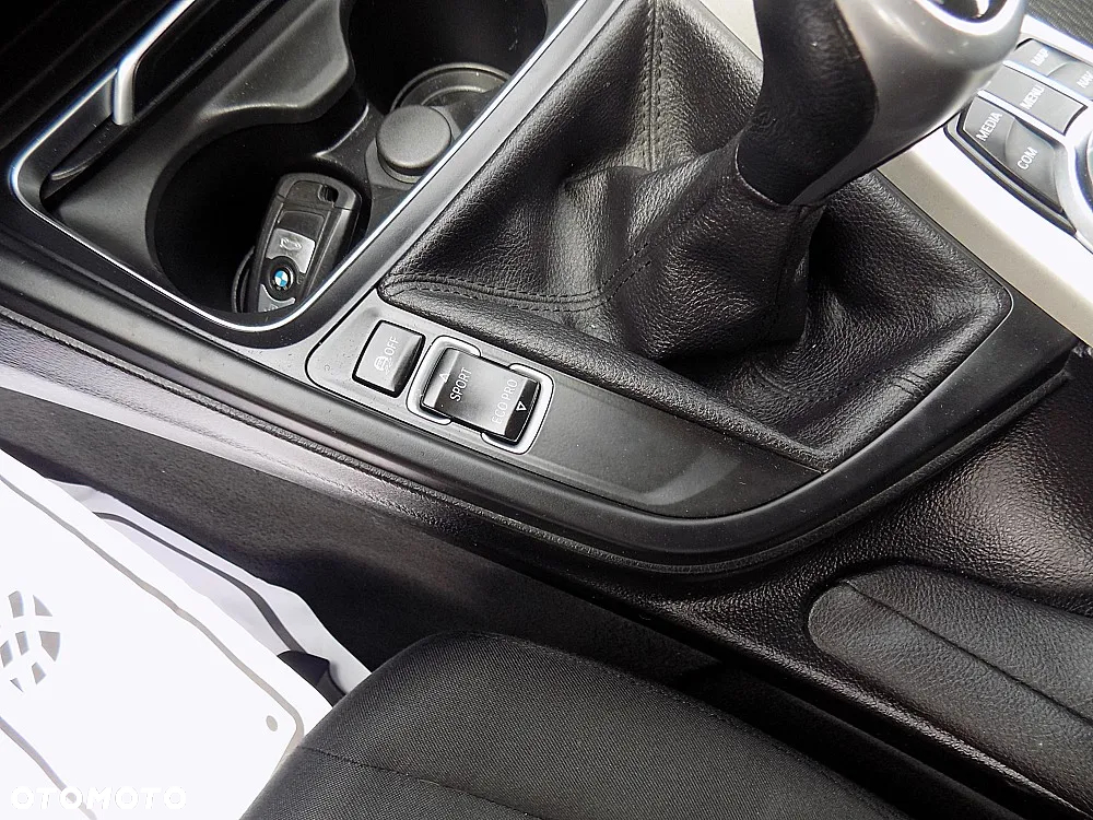 BMW Seria 3 316d Touring - 14