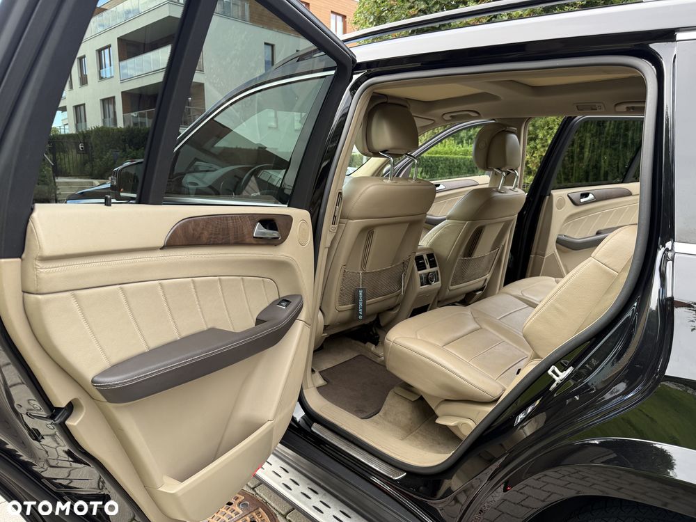 Mercedes-Benz GL - 23