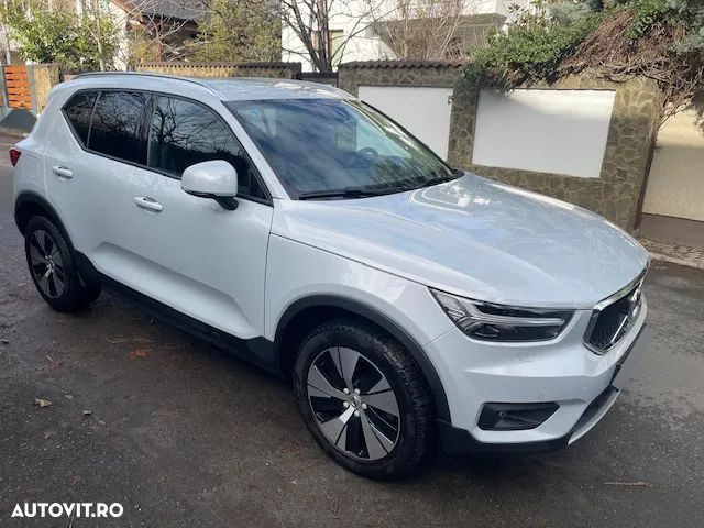 Volvo XC 40 B4 AT8 AWD Mild Hybrid Momentum Pro - 4