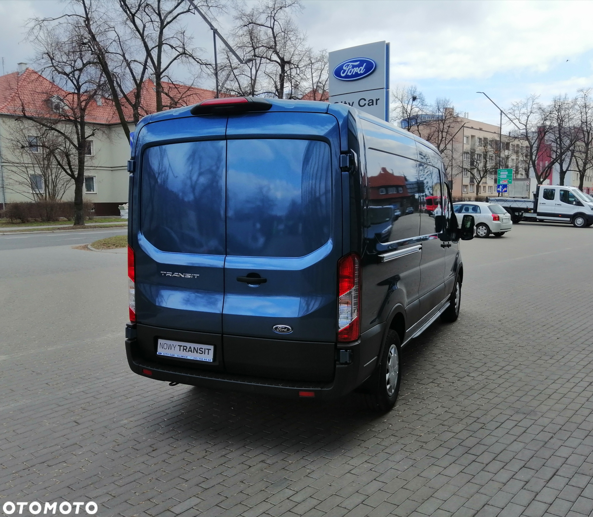 Ford Transit Van - 22