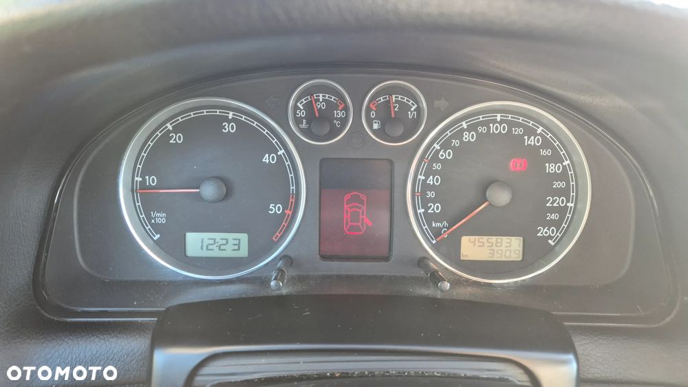 Volkswagen Passat 1.9 TDI Highline - 8