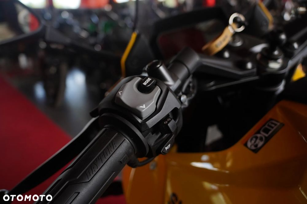 Suzuki GSX - 12