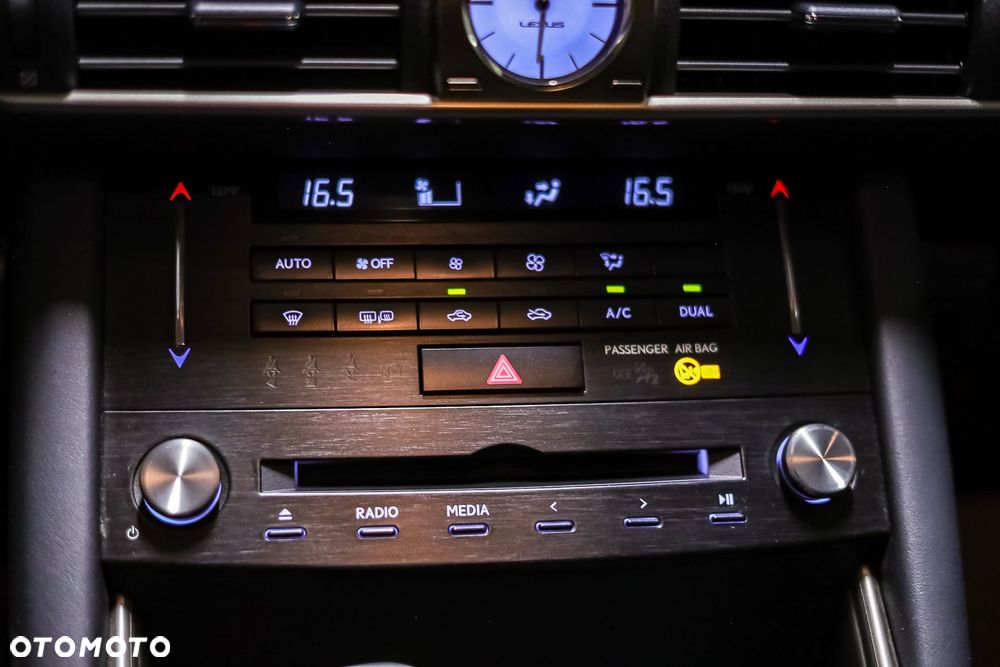 Lexus IS 200t / 300 Elegance - 28