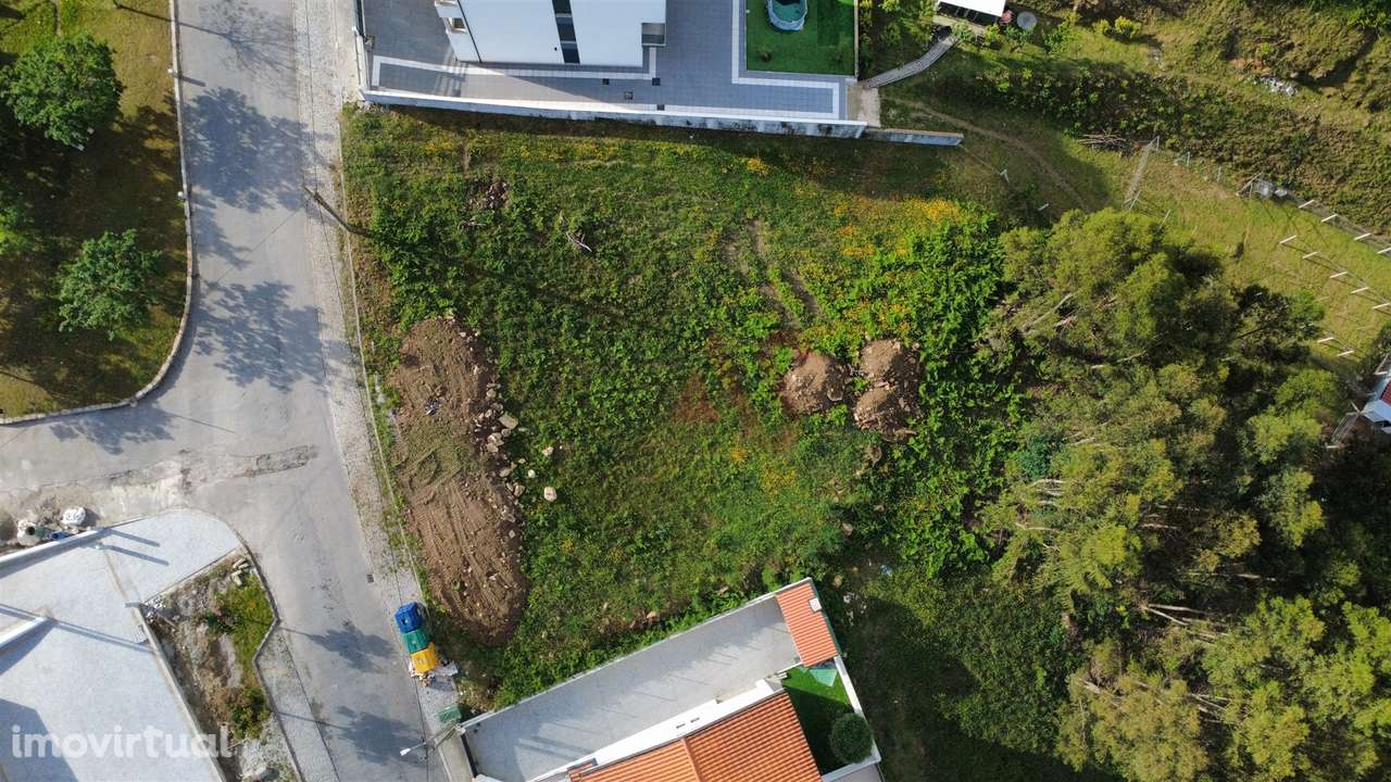 Terreno para construção com 2.525,39 m2, em Barrosas (Santo Estêvão), - Grande imagem: 2/10