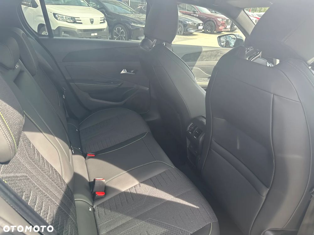 Peugeot 308 1.2 mHEV GT S&S e-DCS6 - 22