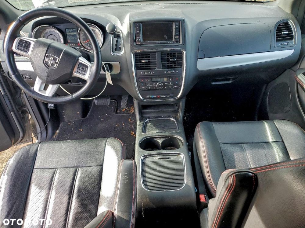Dodge Grand Caravan - 8