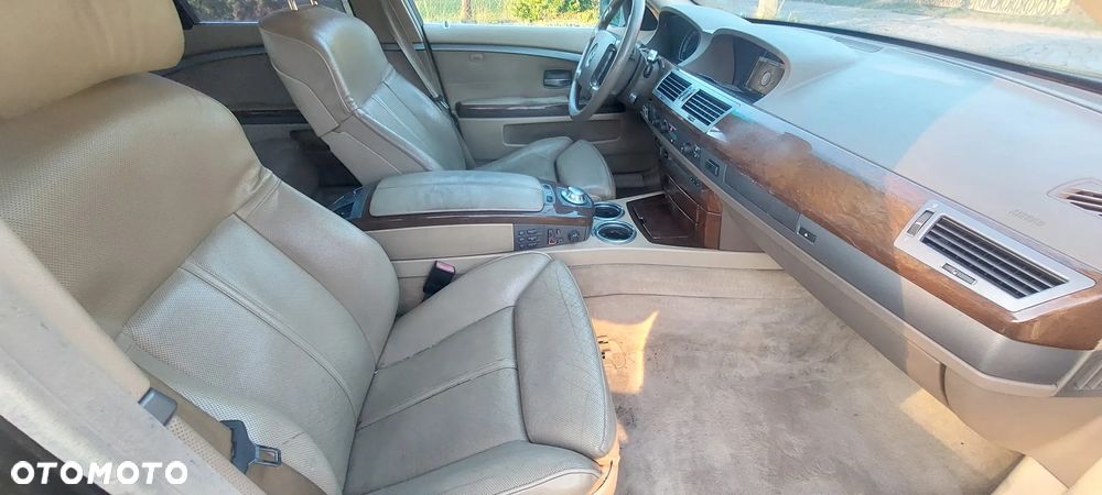 BMW Seria 7 745i - 10