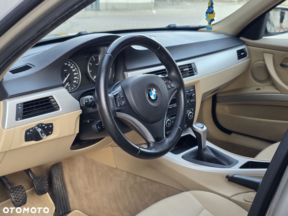 BMW Seria 3 318i - 15
