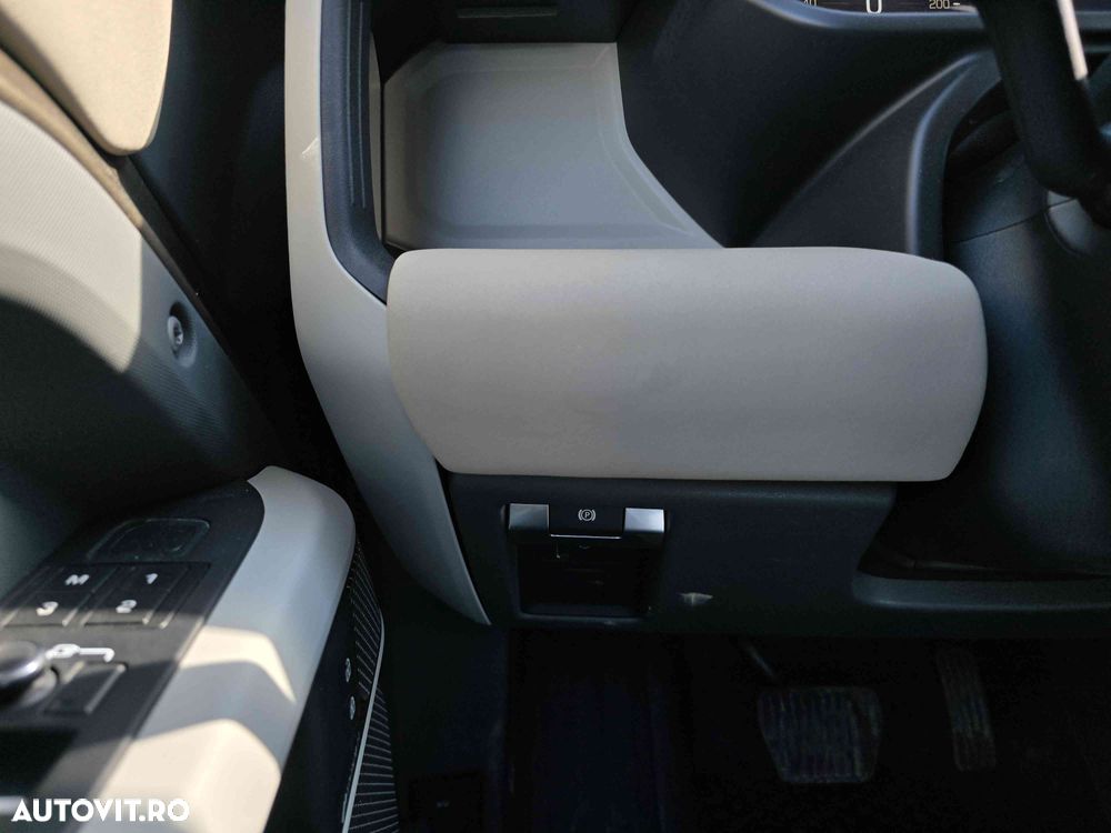 Land Rover Defender - 16