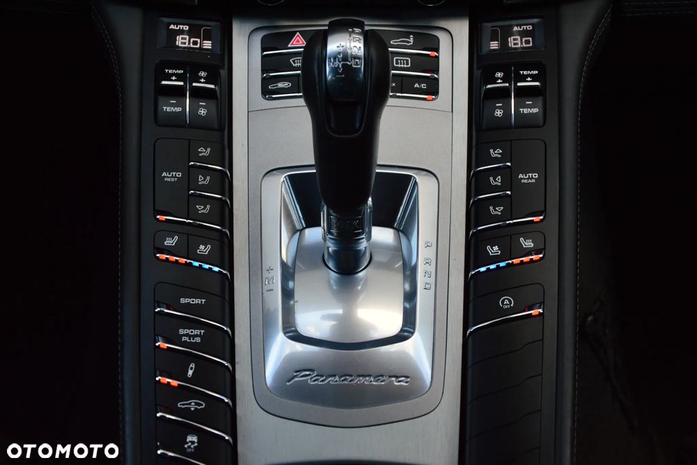 Porsche Panamera 4 - 21