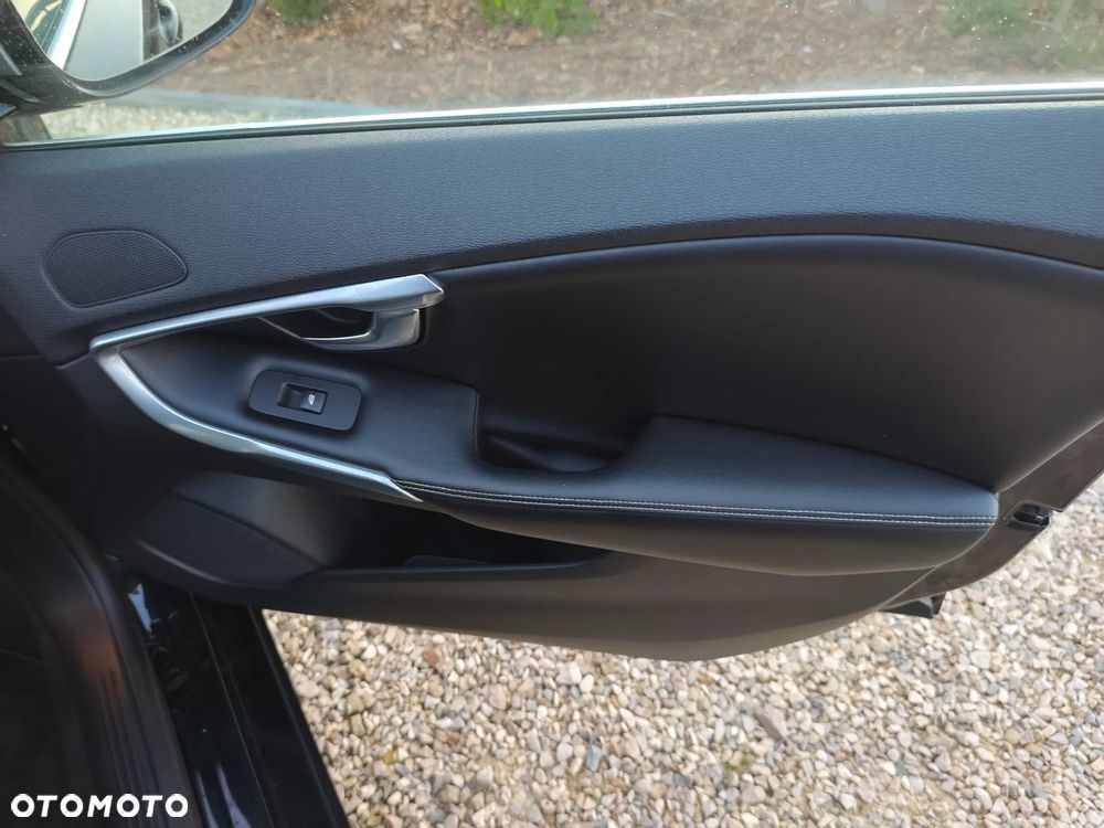 Volvo V40 D2 R Design - 18