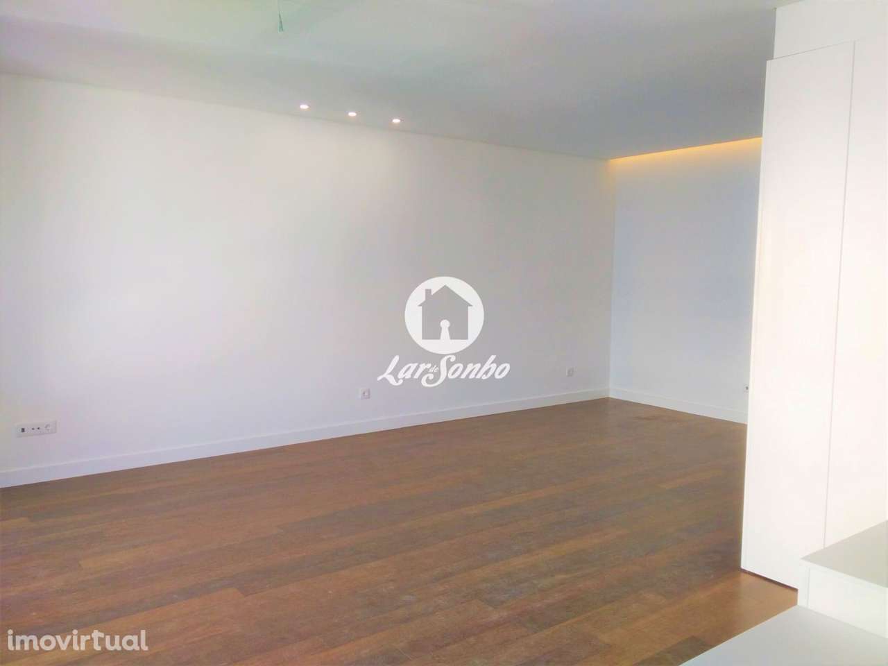 Apartamento T4 recuperado na zona da Boavista - Porto - Grande imagem: 2/31