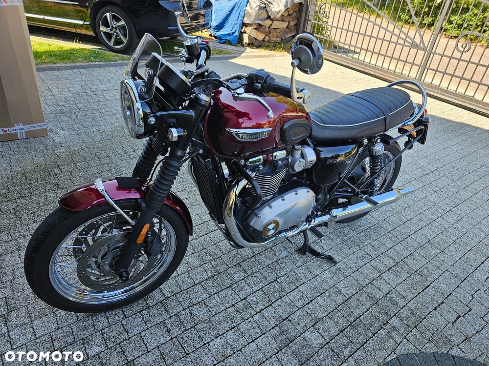 Triumph Bonneville - 2