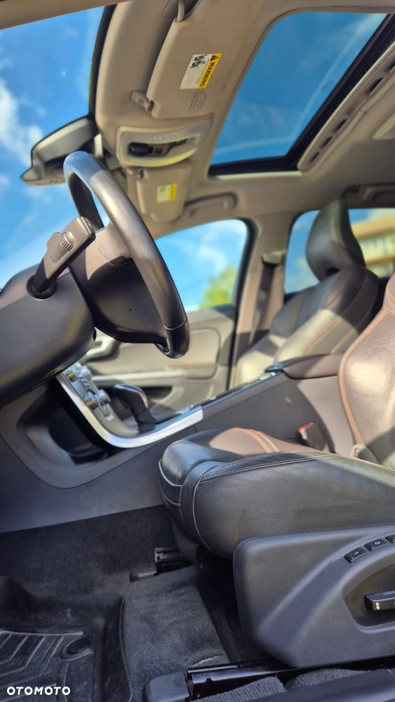 Volvo V60 Cross Country T5 AWD Momentum - 14
