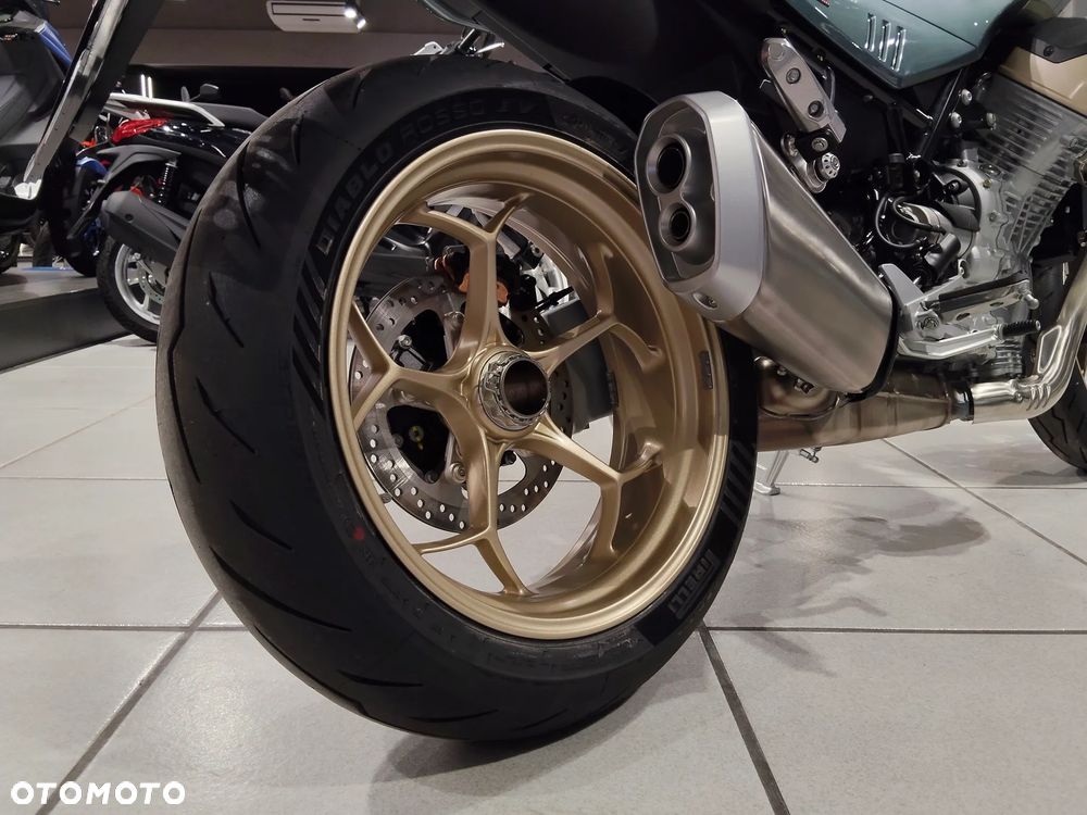 Moto Guzzi V100 Mandello - 19