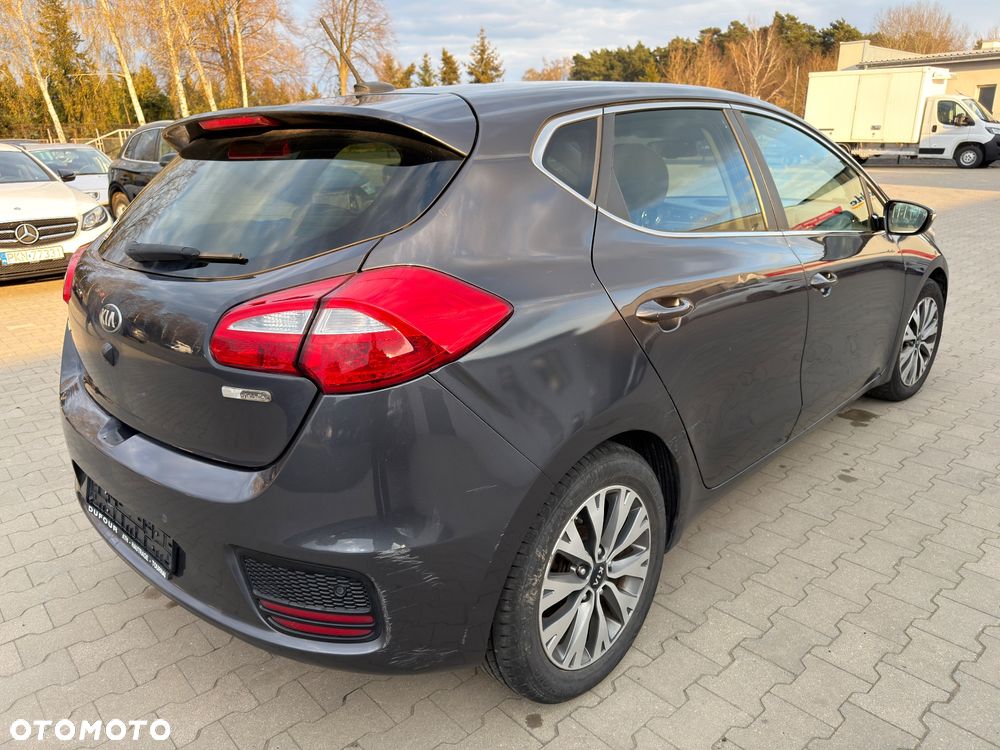 Kia Ceed 1.4 CVVT UEFA EURO 2016 - 6