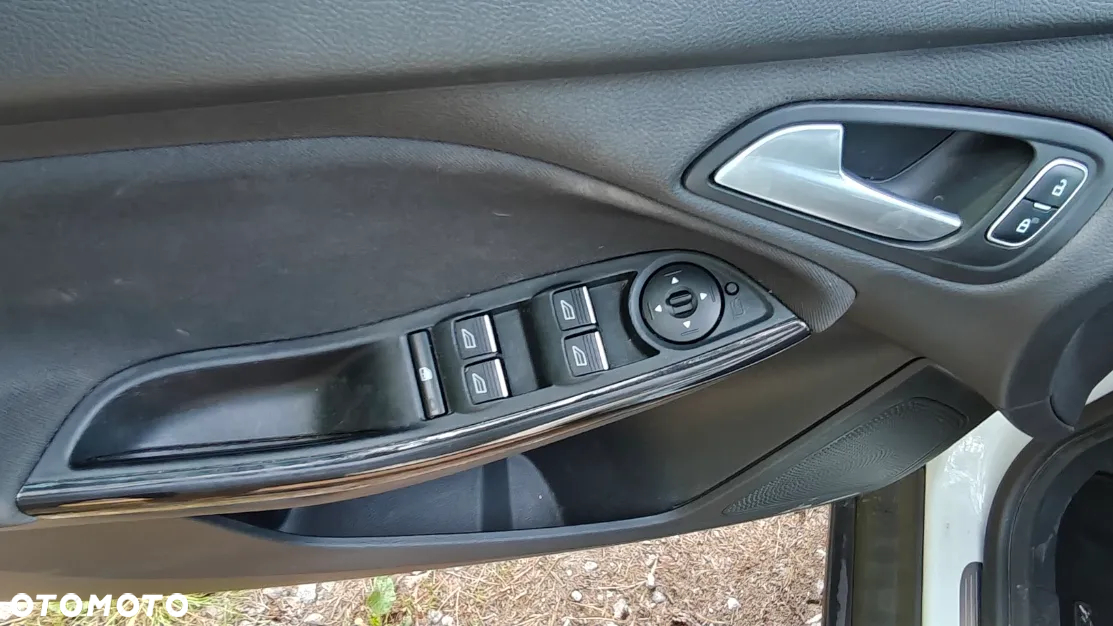 Ford Focus Turnier 1.0 EcoBoost Start-Stopp-System TITANIUM - 14