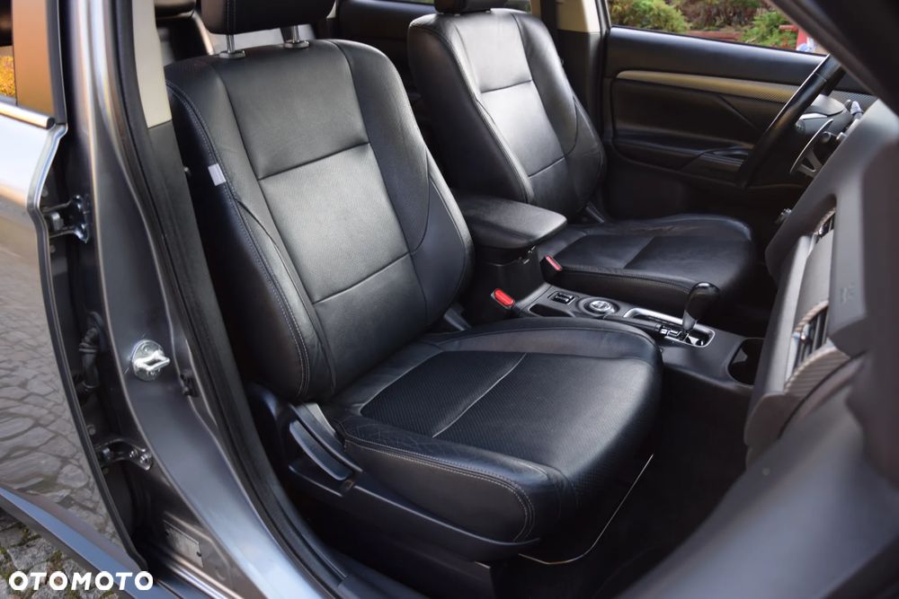 Mitsubishi Outlander 2.2 DID Instyle Navi - 16