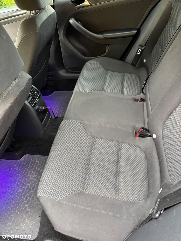 Volkswagen Jetta 2.0 TDI Comfortline - 9