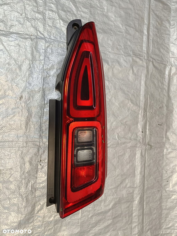 LAMPA PRAWA PRAWY TYŁ PEUGEOT PARTNER BERLINGO 18-
