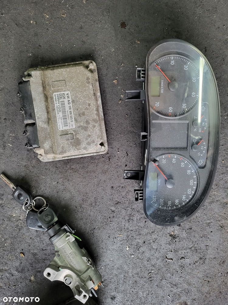 Zestaw startowy vw polo 9n3 1.2 12v  licznik komputer stacyjka