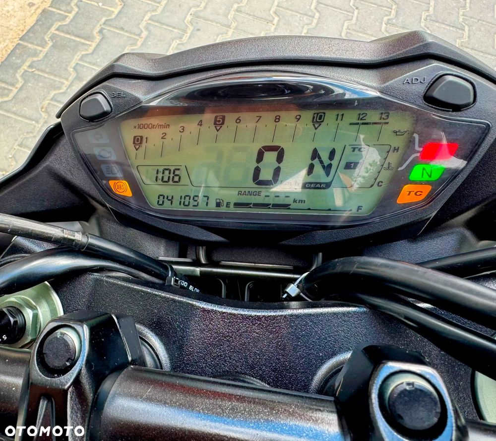 Suzuki GSX - 19