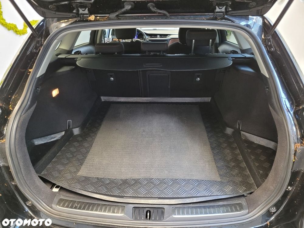 Toyota Avensis 1.8 Premium MS - 13