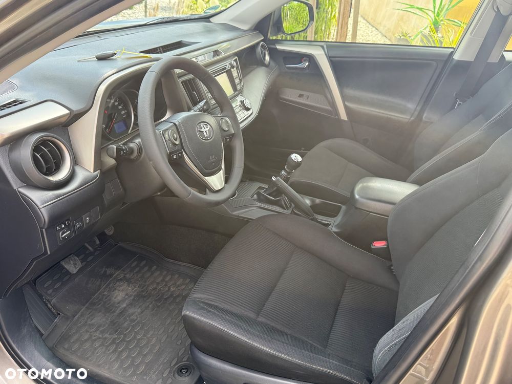 Toyota RAV4 2.0 D-4D Active 4x2 - 6