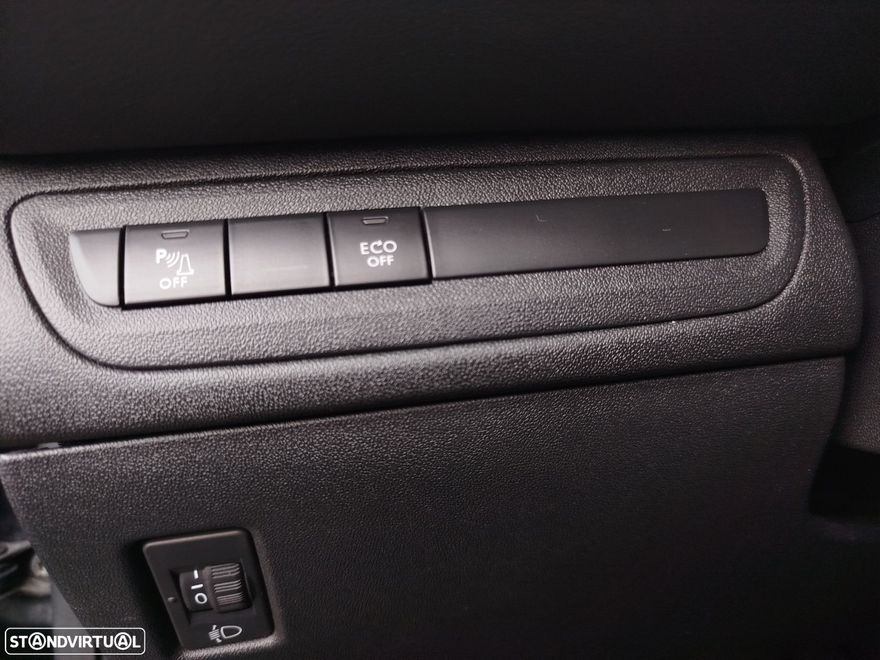 Peugeot 208 1.5 BlueHDi Signature - 24