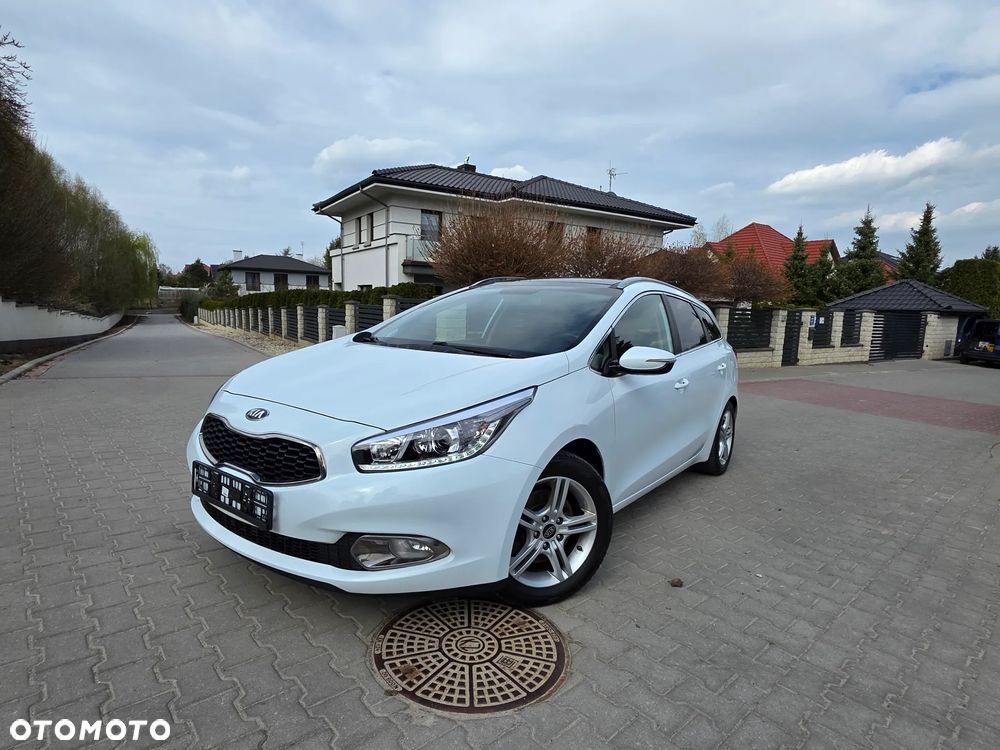 Kia Ceed 1.6 GDI Fifa World Cup Edition - 1